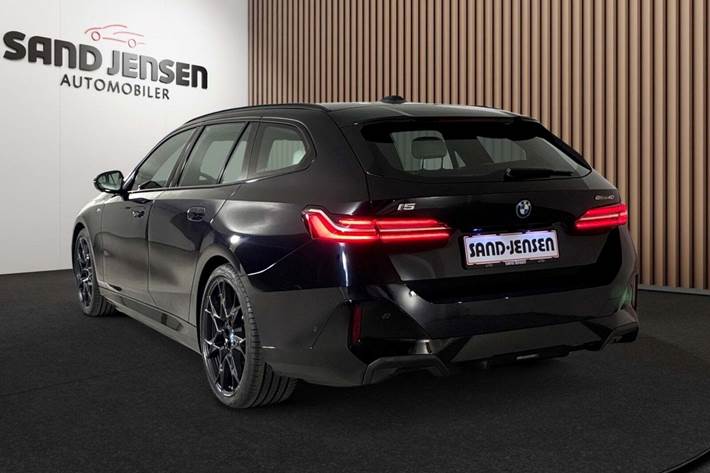 Sort BMW i5 fra 2025