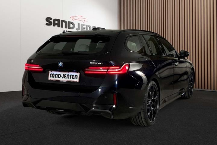 Sort BMW i5 fra 2025