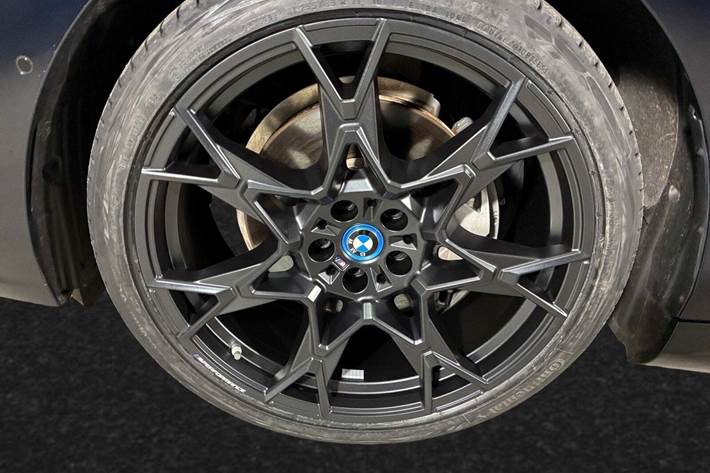 Sort BMW i5 fra 2025