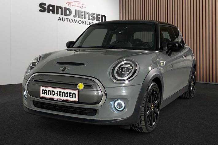 Grå Mini Cooper SE fra 2021 set udefra