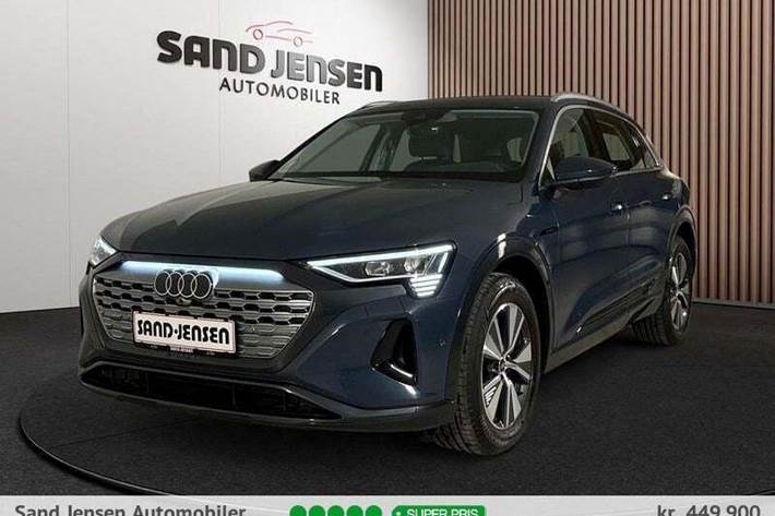 Blå Audi Q8 e-tron fra 2024