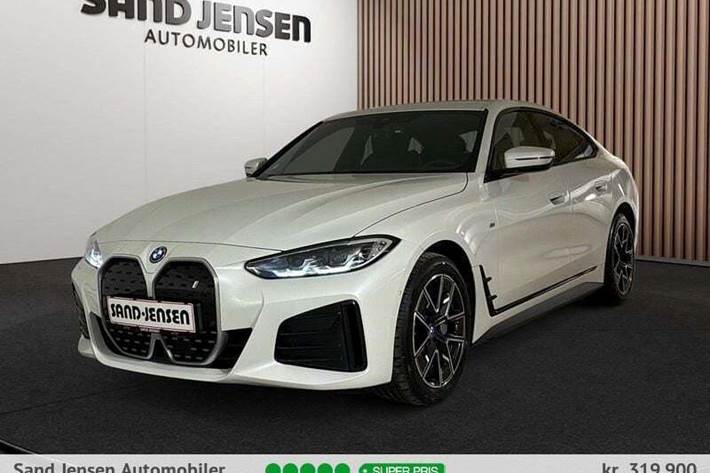 Hvid BMW i4 fra 2024 set udefra