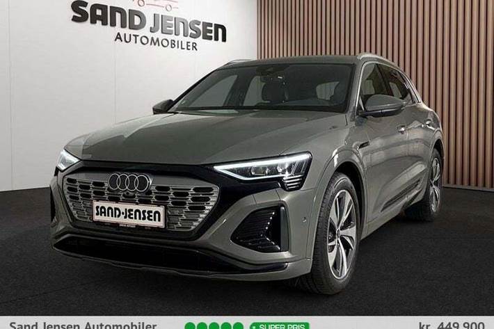 Grå Audi Q8 e-tron fra 2024