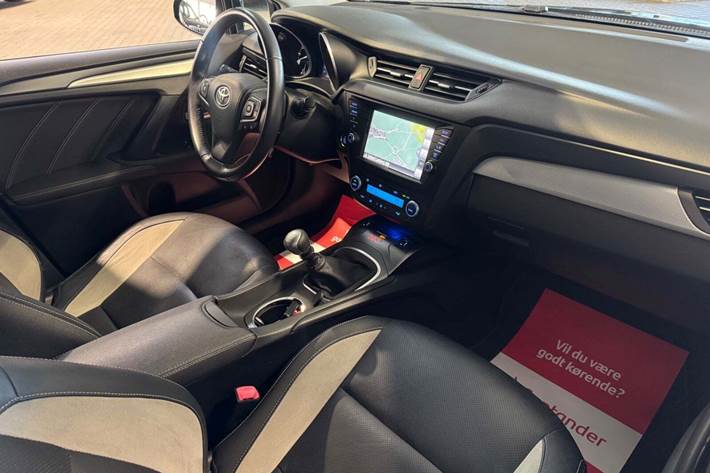 undefined Toyota Avensis fra 2016