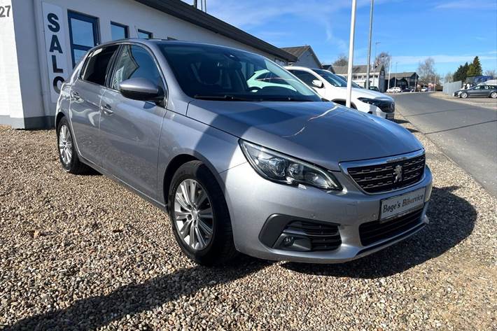 Sølv Peugeot 308 fra 2018