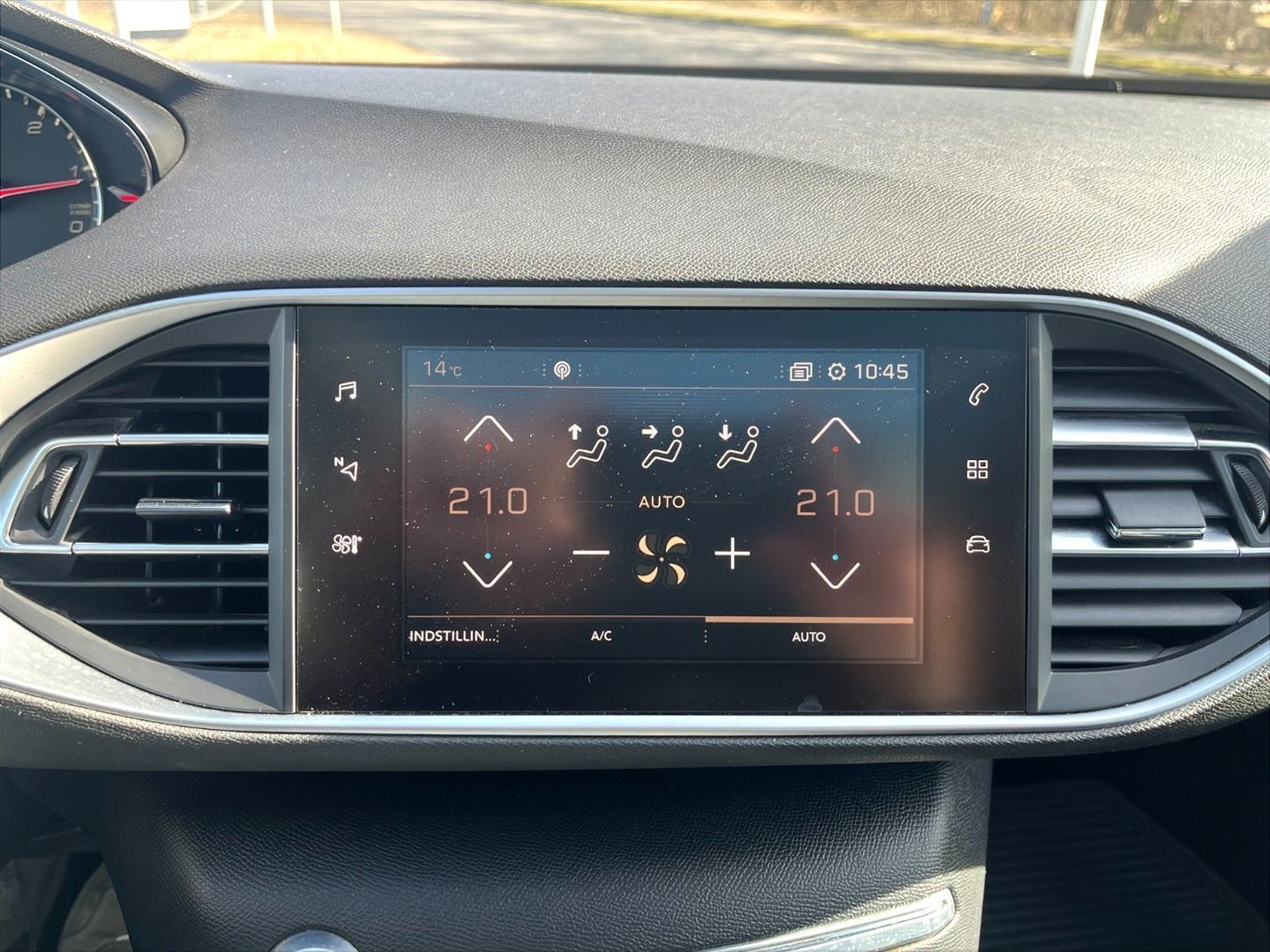 Sølv Peugeot 308 fra 2018