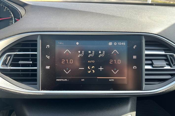 Sølv Peugeot 308 fra 2018