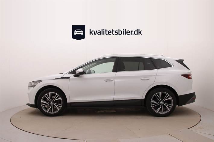 Hvid Skoda Enyaq fra 2023