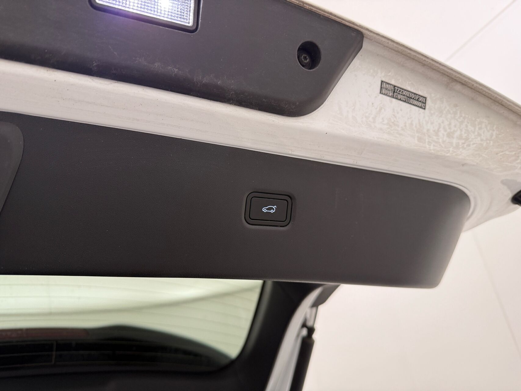 Hvid Xpeng G6 fra 2024