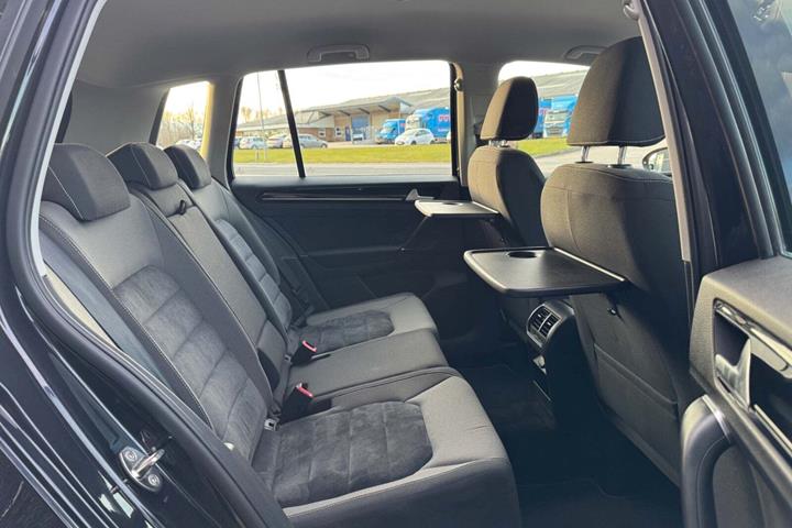 Sort VW Golf Sportsvan fra 2015