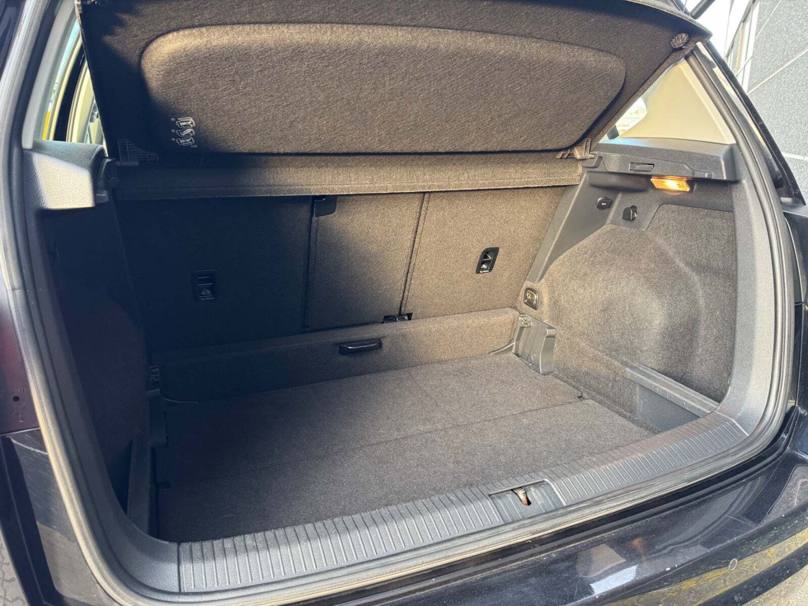 Sort VW Golf Sportsvan fra 2015