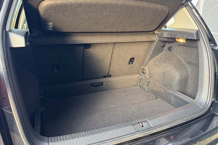 Sort VW Golf Sportsvan fra 2015