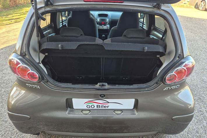 Grøn Toyota Aygo fra 2012