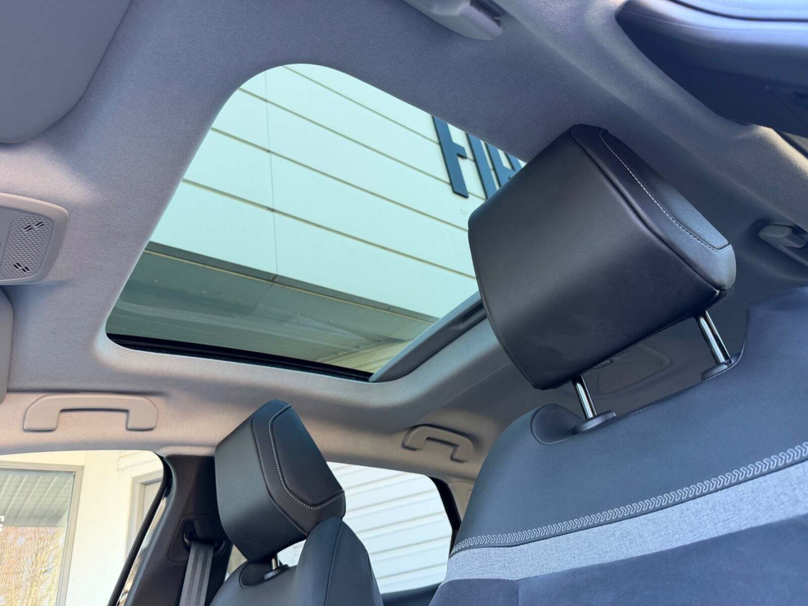 Sort Citroën ë-C4 X fra 2023