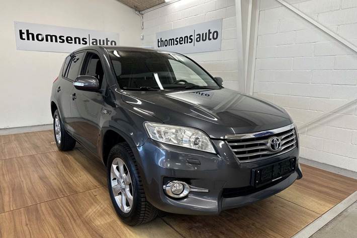 Grå Toyota RAV4 fra 2011