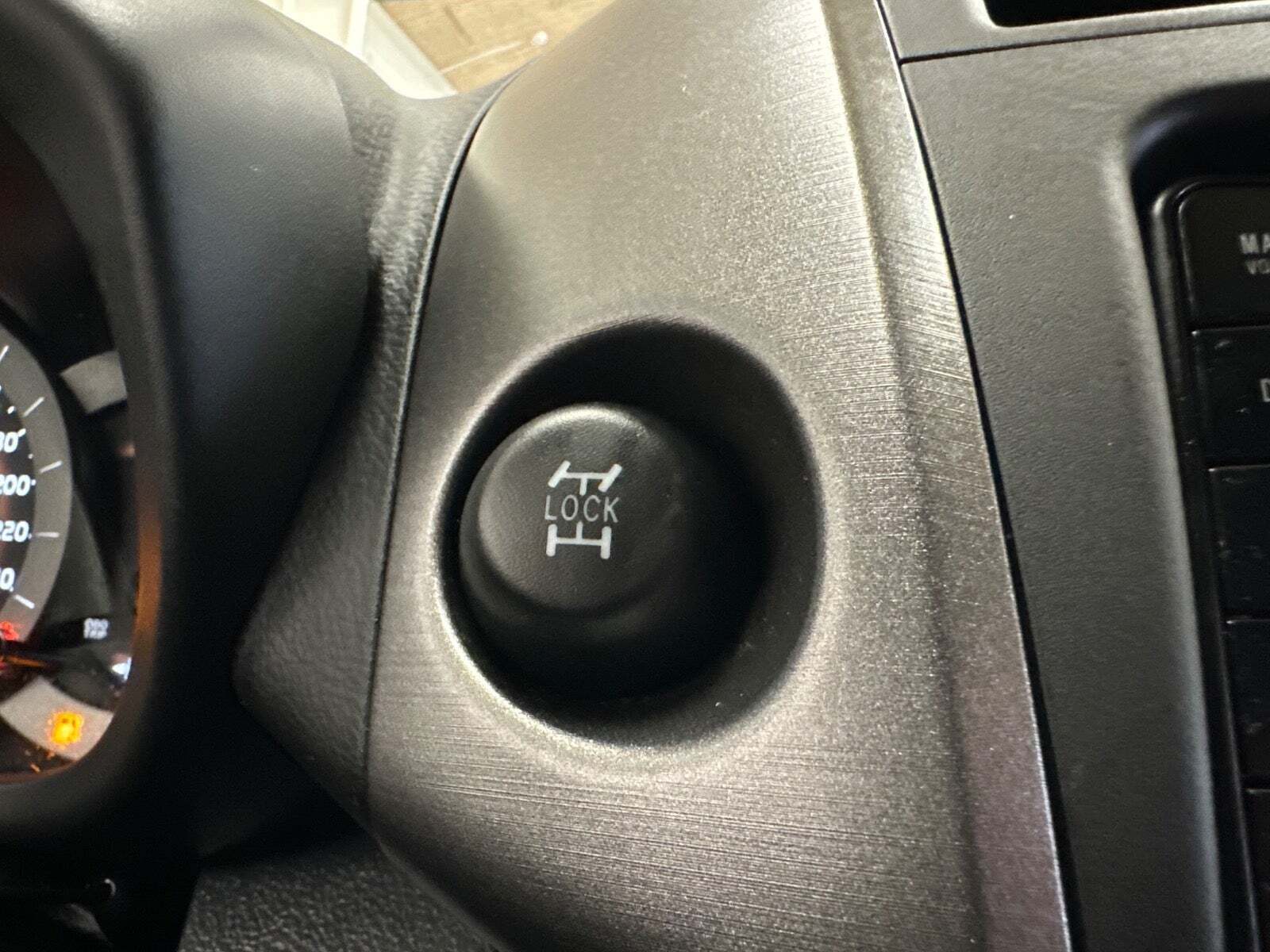 Grå Toyota RAV4 fra 2011