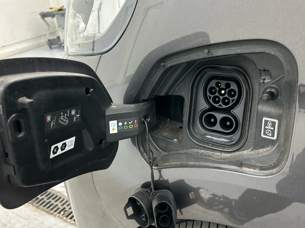 Grå Citroën ë-SpaceTourer fra 2024