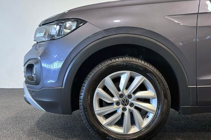 Grå VW T-Cross fra 2022