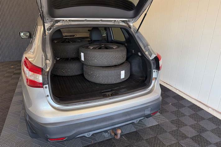 Grå Nissan Qashqai fra 2017