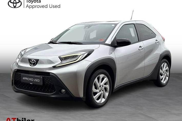 Sølv Toyota Aygo X fra 2023