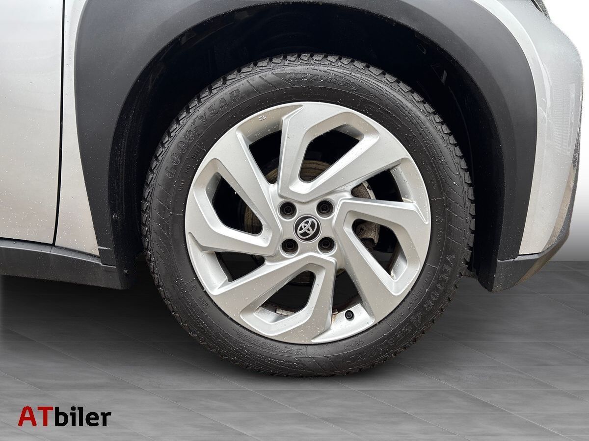 Sølv Toyota Aygo X fra 2023