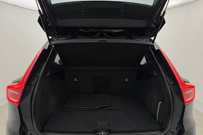 Sort Volvo XC40 fra 2022