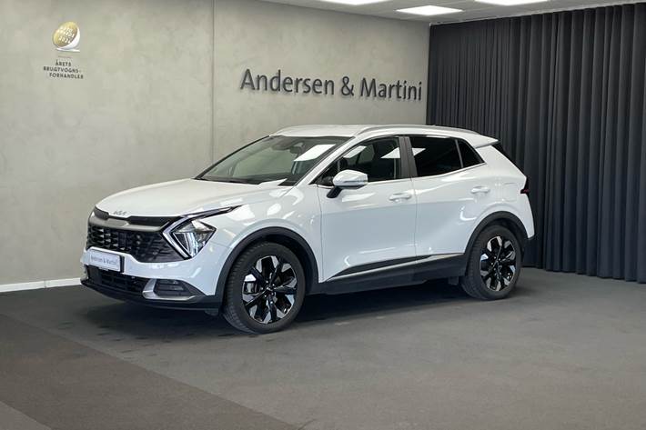 Hvid Kia Sportage fra 2022 set udefra