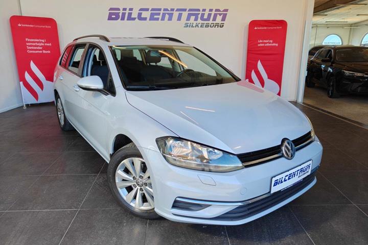 Hvid VW Golf VII fra 2017 set udefra