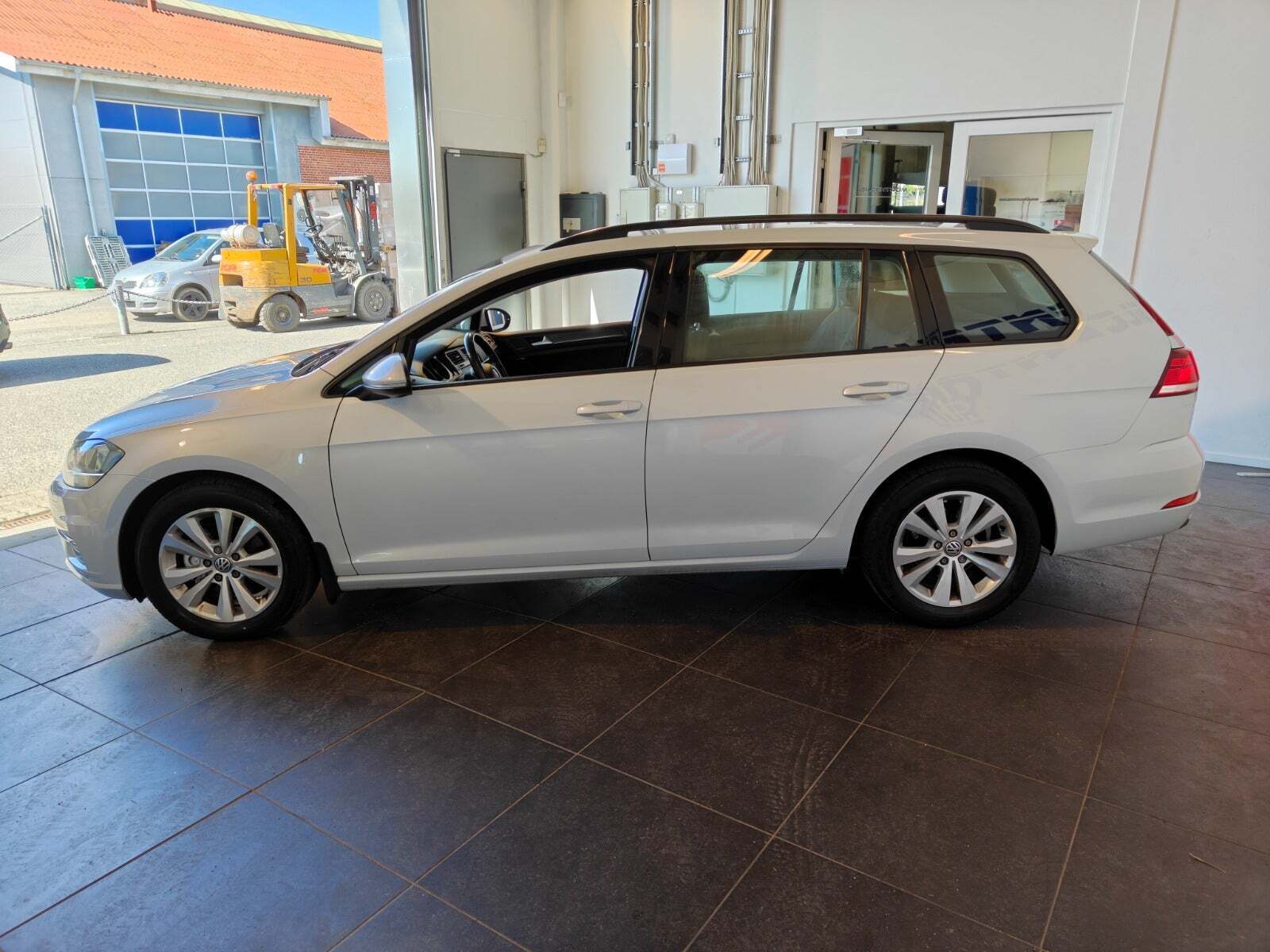 Hvid VW Golf VII fra 2017