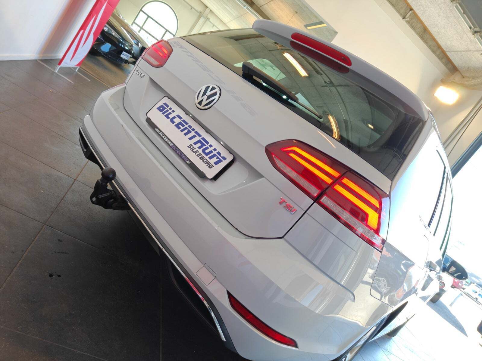 Hvid VW Golf VII fra 2017