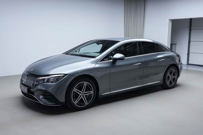 Grå Mercedes EQE350+ fra 2025