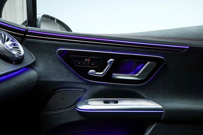 Sølv Mercedes EQE350+ fra 2026