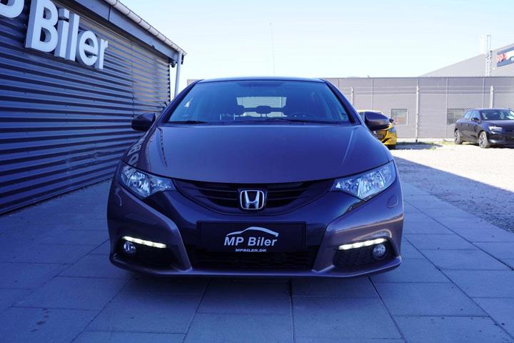 Beige Honda Civic fra 2012