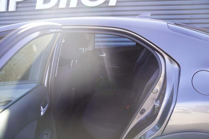 Beige Honda Civic fra 2012