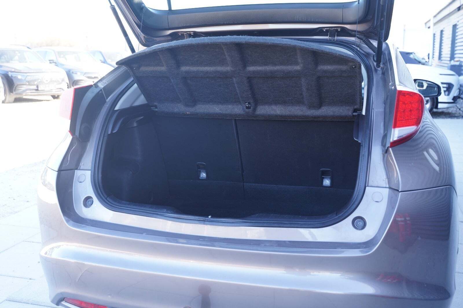 Beige Honda Civic fra 2012