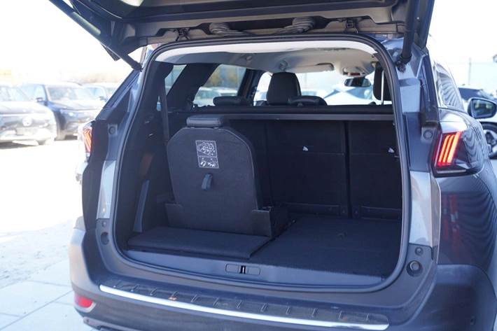 Grå Peugeot 5008 fra 2021