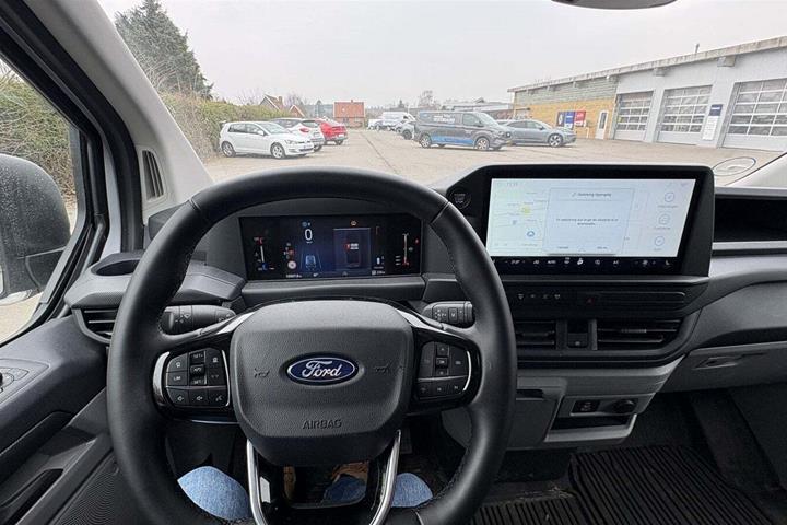 Beige Ford Transit Custom 300 L2 fra 2025