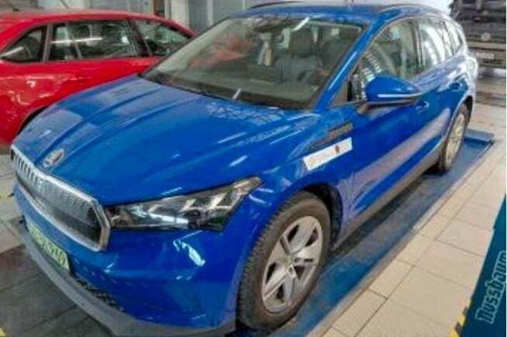 Blå Skoda Enyaq fra 2023