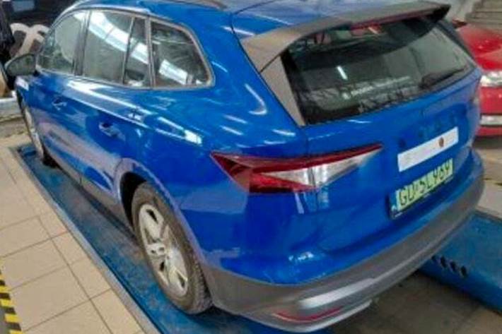 Blå Skoda Enyaq fra 2023