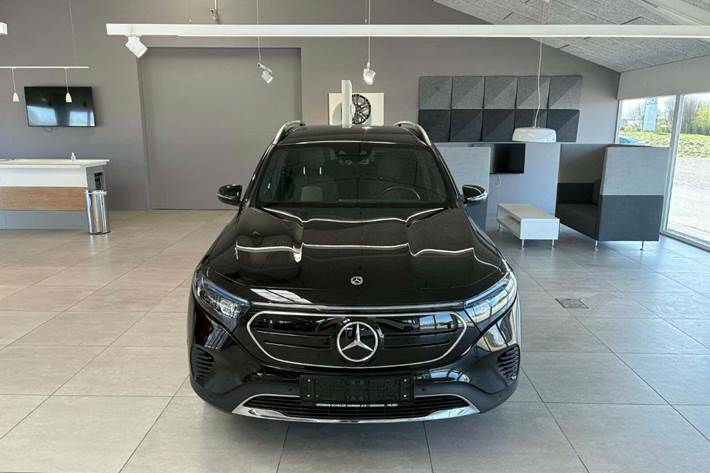 Sort Mercedes EQB300 fra 2022
