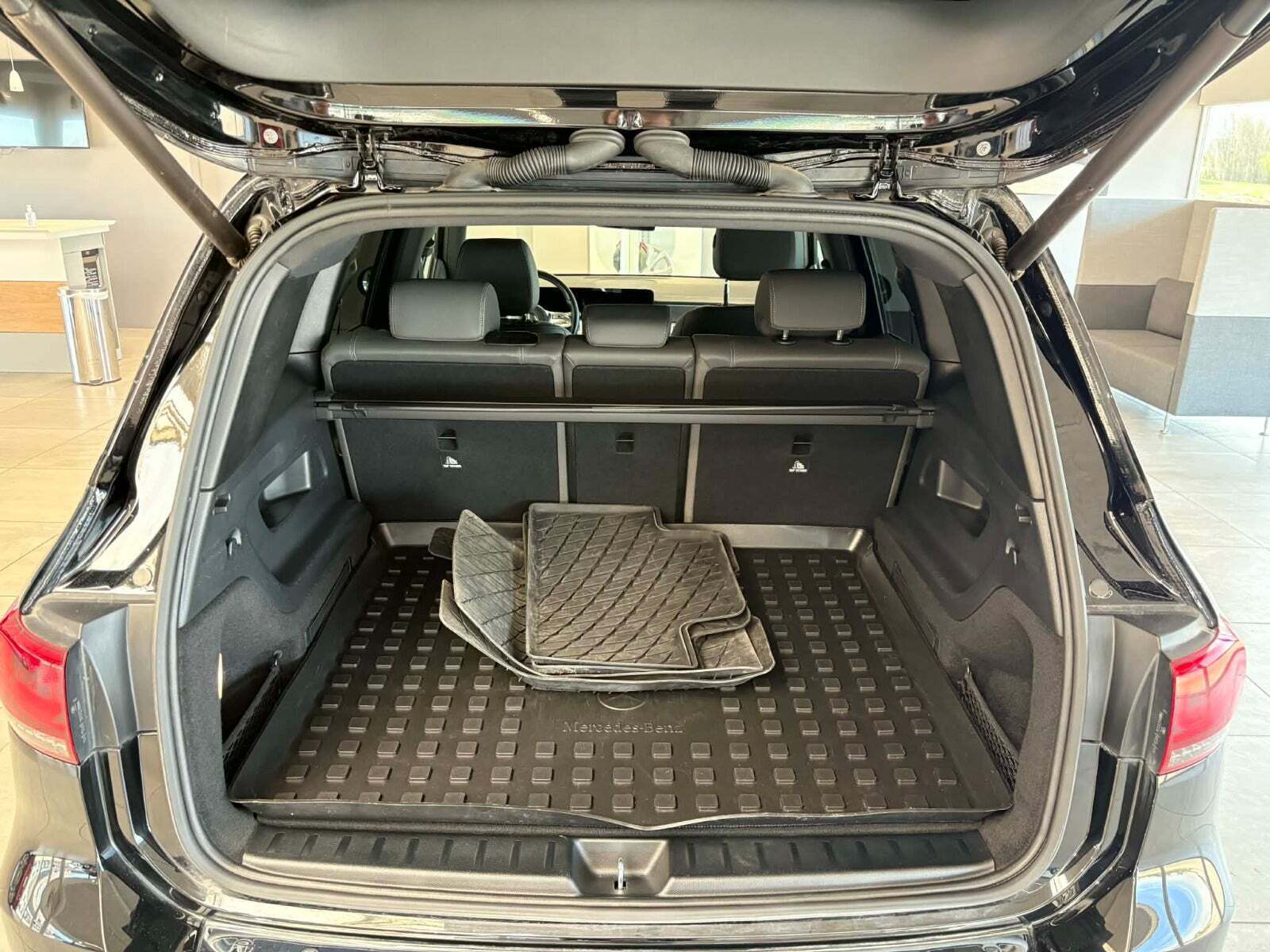 Sort Mercedes EQB300 fra 2022