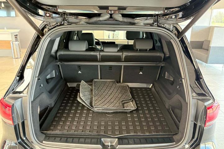 Sort Mercedes EQB300 fra 2022