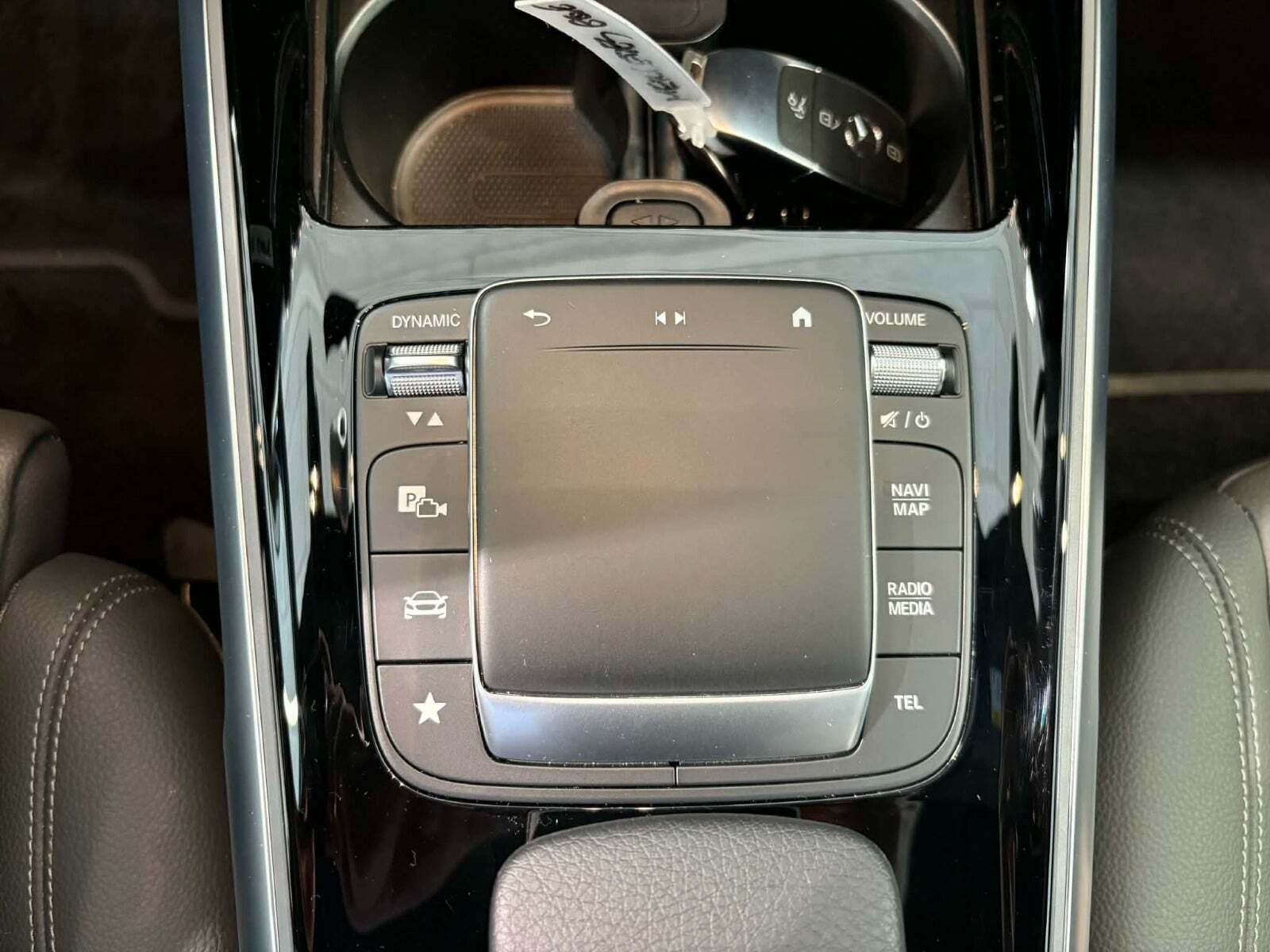 Sort Mercedes EQB300 fra 2022