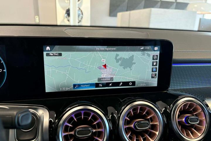 Sort Mercedes EQB300 fra 2022