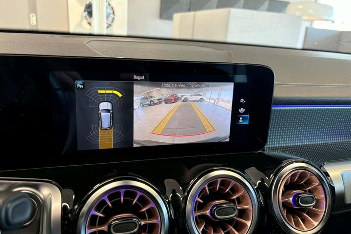 Sort Mercedes EQB300 fra 2022
