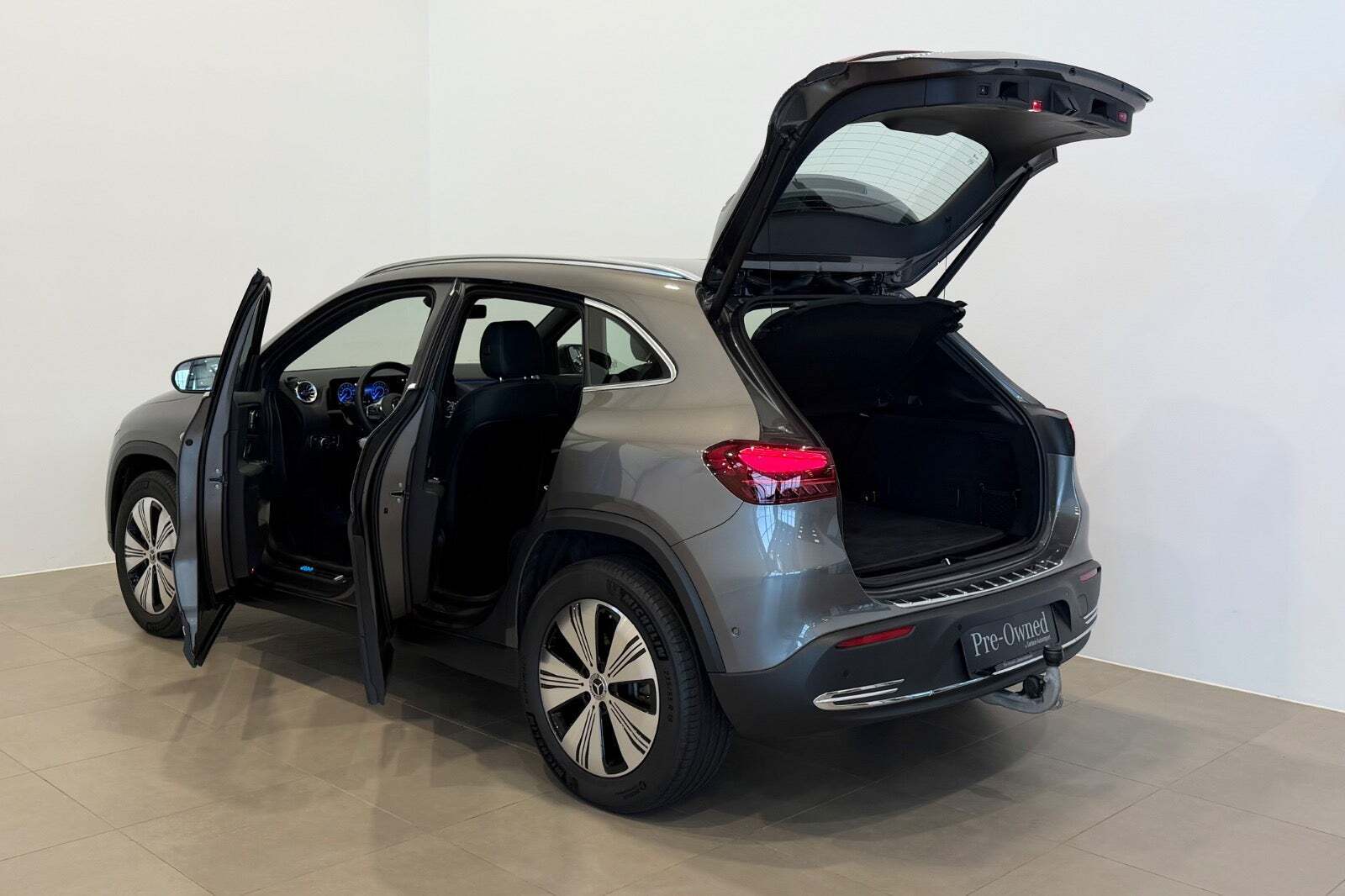 Grå Mercedes EQA250 fra 2025