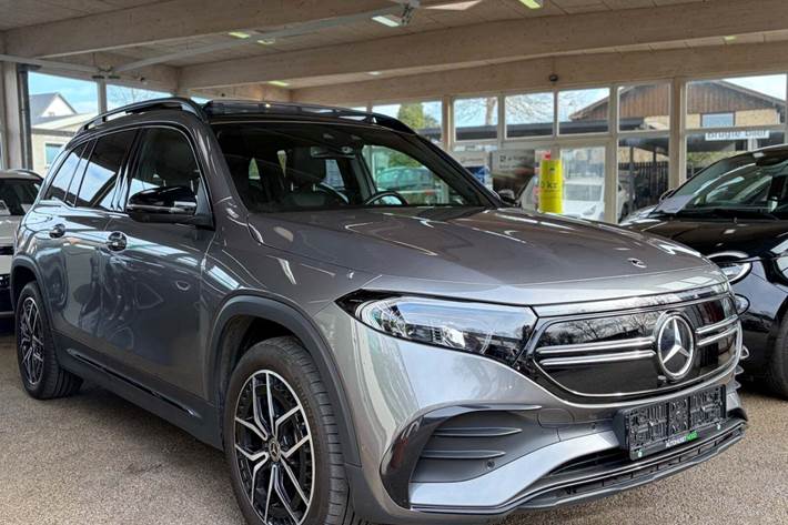 Grå Mercedes EQB300 fra 2023