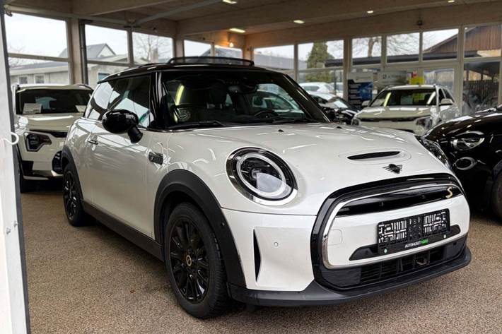 Rød Mini Cooper SE fra 2023