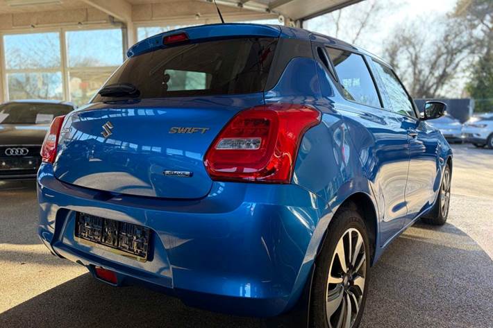 Blå Suzuki Swift fra 2017