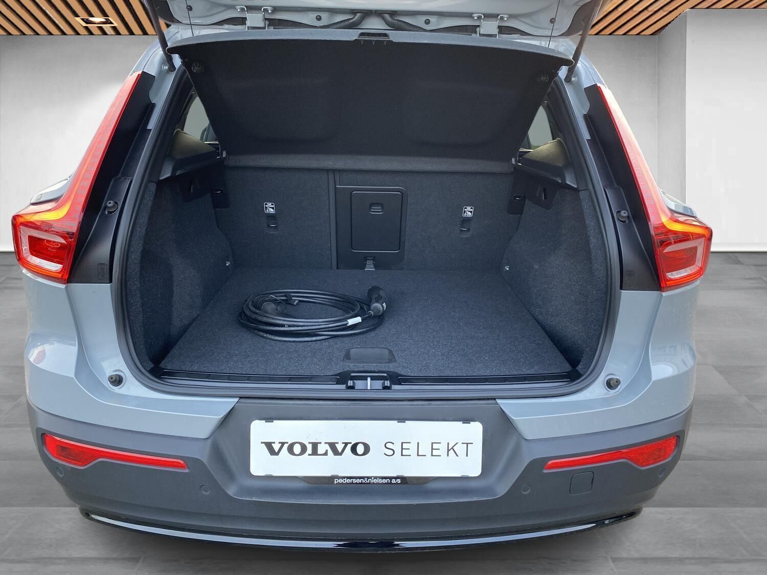 Grå Volvo EX40 fra 2024